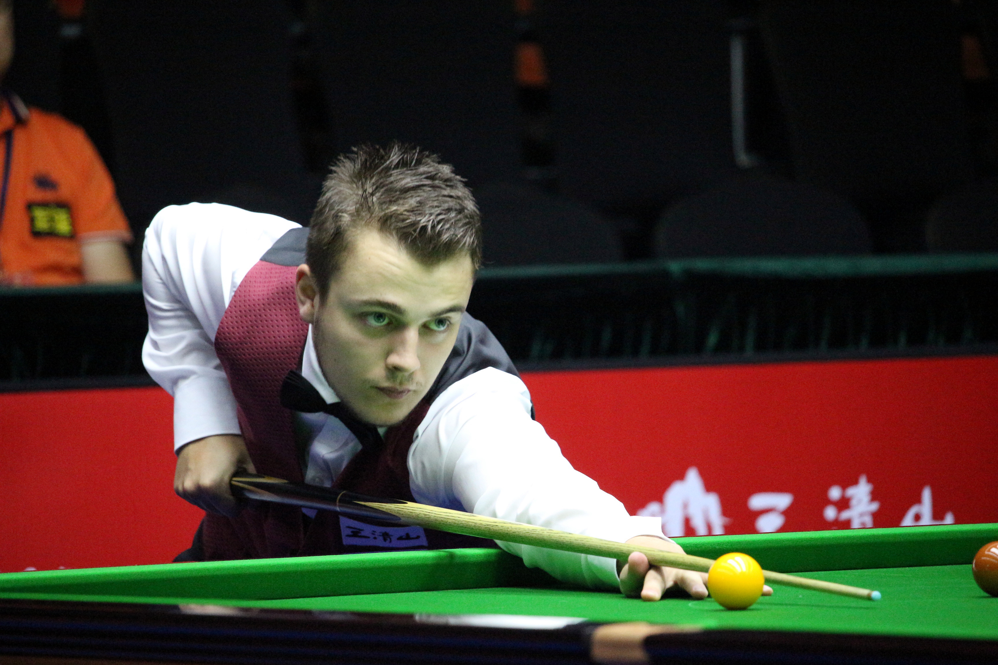 那不勒斯外线射门精准制胜